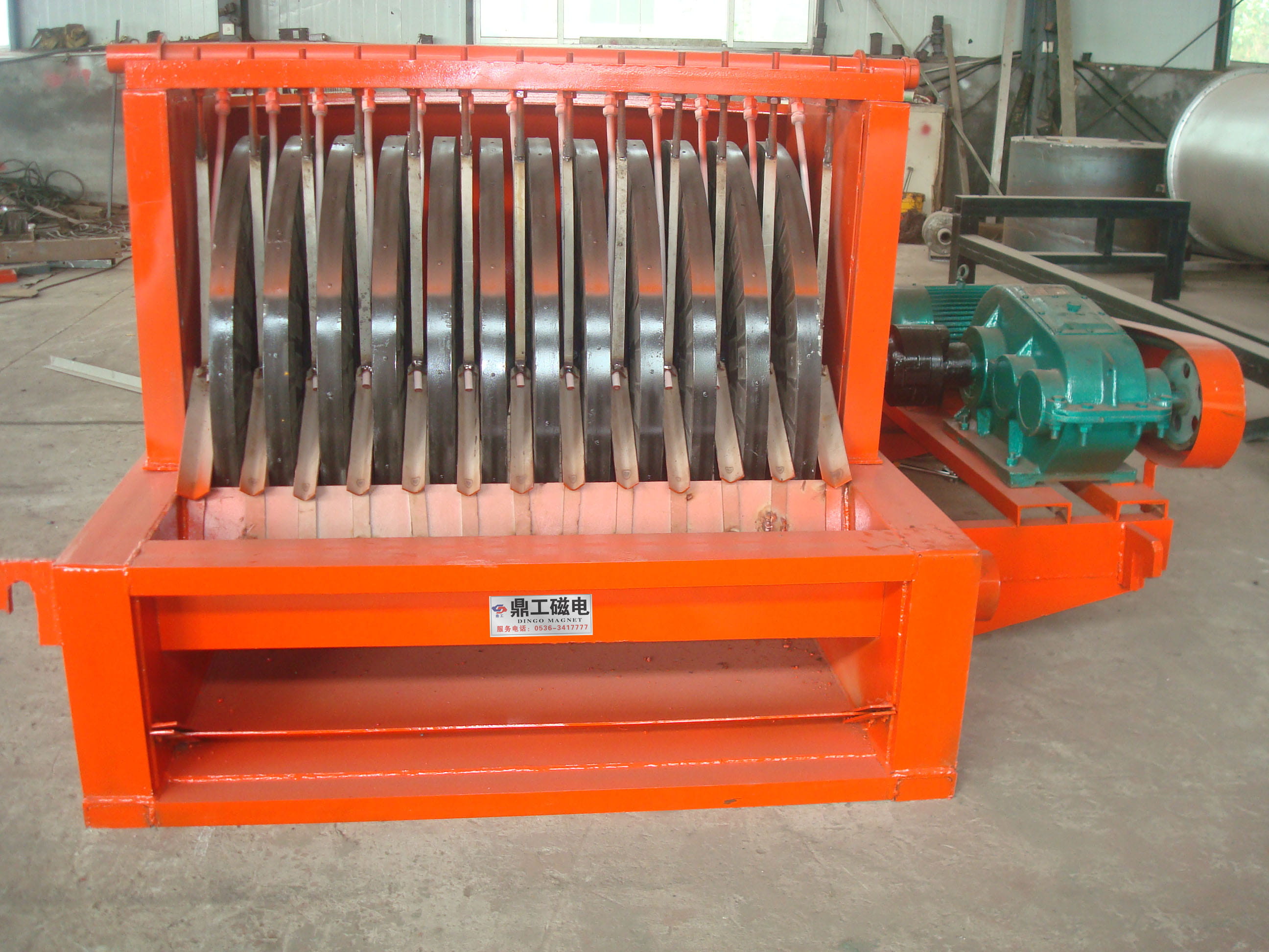 云南永磁锰矿磁选机的优势特点与广泛应用山东鼎工磁电设备厂家生产制造